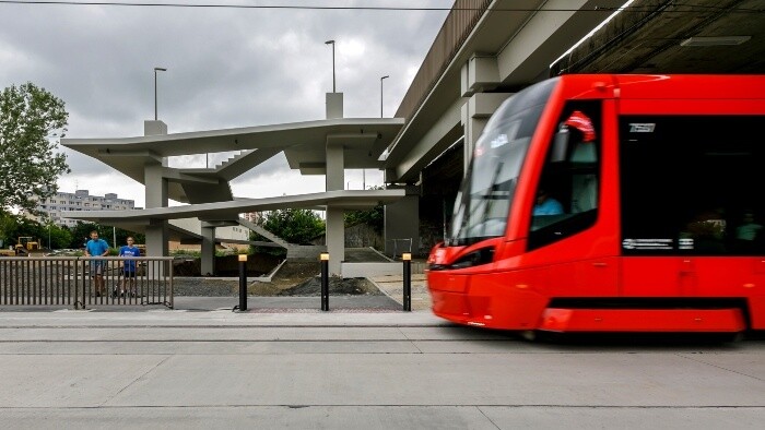 Petržalská električka má 1 rok