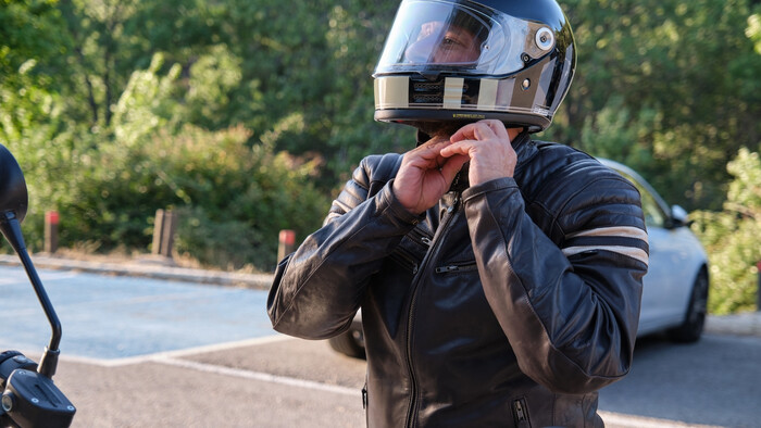 Zraz motorkárov pripútaných na invalidné vozíky