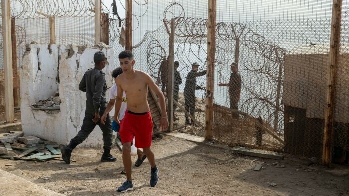 El ministro del Interior ha ofrecido a España agentes de policía para la protección de la frontera 