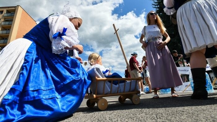 El folclor y las tradiciones cautivan a los turistas