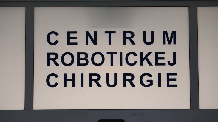 Vykonali sto robotických resekcií pľúc