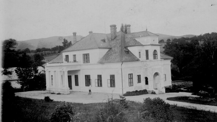 Ovocinárstvo v Uhrovskej doline. Priniesli ho sem majitelia kaštieľa v Látkovciach?