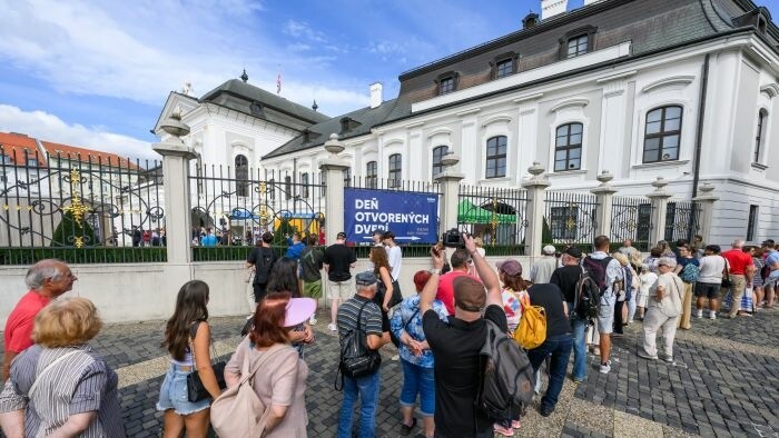 Le Palais présidentiel et le Parlement ont ouvert leurs portes au public