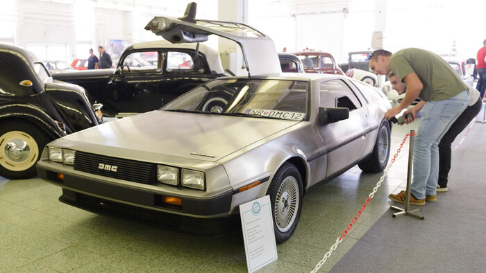 Zraz áut značky DeLorean