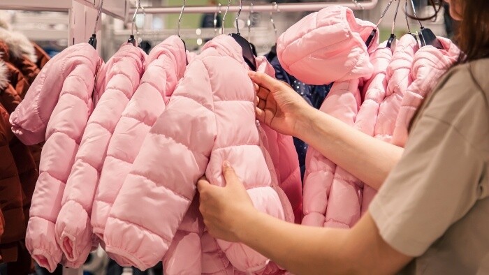 Vo Francúzsku spoplatňujú fast-fashion
