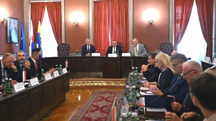Richard Raši acoge con satisfacción las posibles negociaciones trilaterales entre Ucrania, Rusia y EE. UU