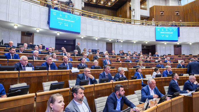 Poslanci sa po letnej prestávke vrátili do parlamentných lavíc