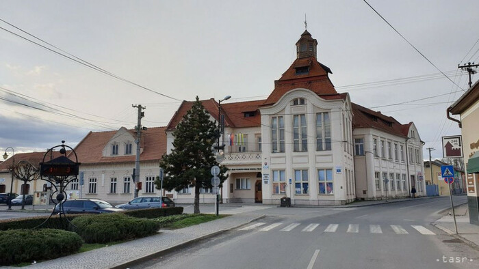 Radnica vo Fiľakove. Vybudovali ju vďaka tamojšej smaltovni?