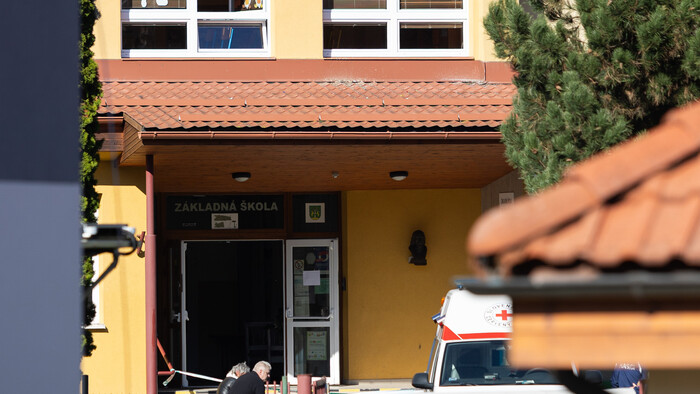 Útok žiaka v škole neprežila jedna učiteľka