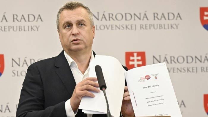 El presidente retira la propuesta para destituir al ministro de Medio Ambiente