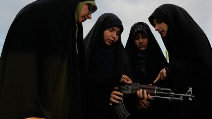 Irán pripravuje na prípadný útok USA aj ženy
