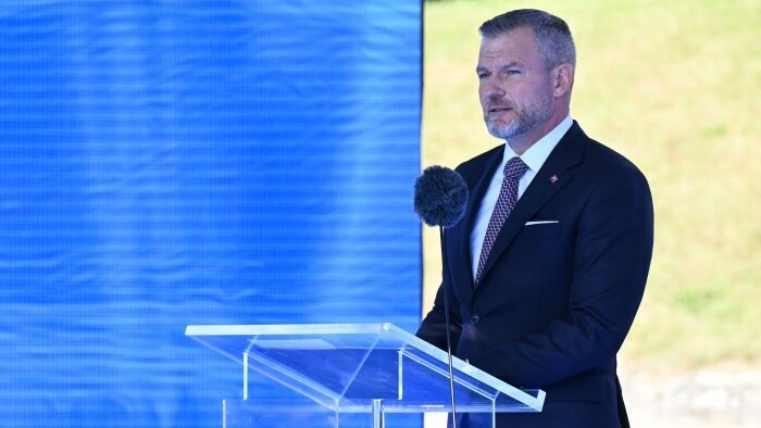 Пеллегрини призвал искать мирное решение конфликта в Украине