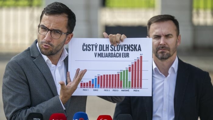 La oposición asegura que el presupuesto gubernamental perpetúa el estancamiento económico