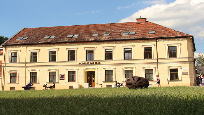 Polstoročie knihárskej dielne Verejnej knižnice Michala Rešetku v Trenčíne