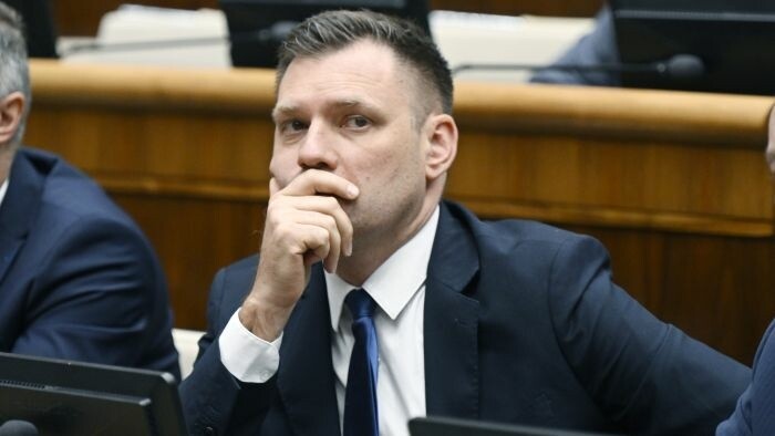 Zakladá novú stranu, začal so zberom podpisov
