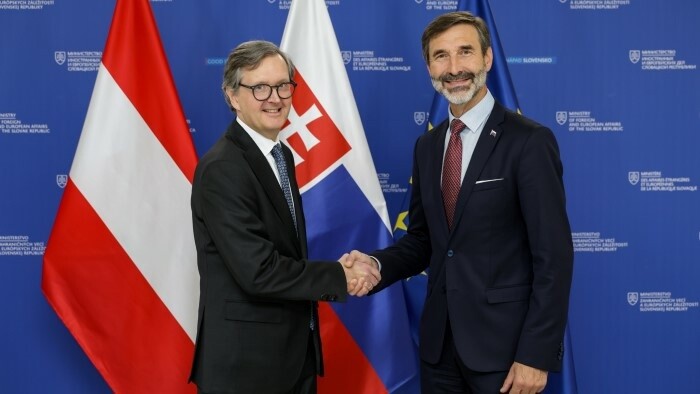 Scheidender österreichischer Botschafter Wimmer von Außenminister Blanár empfangen