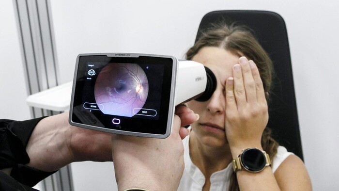 Un examen assisté par IA chez les opticiens slovaques