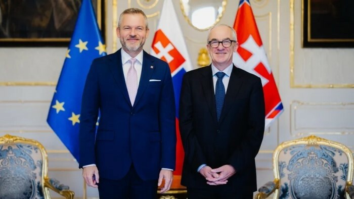 Президент принял директора ЦЕРНа М. Томсона в Президентском дворце