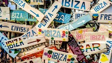 Ibiza obmedzuje prichádzajúce autá