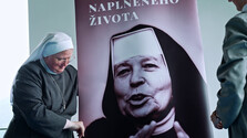 Sestra BERNADETA - príbeh ženy, ktorá dala zmysel zabudnutým