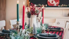 Slováci minú desiatky až stovky eur za štedrú večeru a platia aj za upratovanie, odhalil prieskum