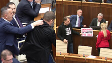Vyššie pokuty a zákaz transparentov, o alkohole reč nebola: Koalícia diskutovala o zmene rokovacieho poriadku bez opozície