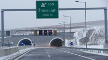 Obmedzenie na diaľnici D1: Diaľničiari uzavrú úsek pri Žiline, vodiči neprejdú ani dvoma tunelmi