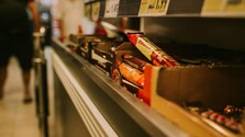 Už o pár dní budeme za sladkosti a čipsy platiť viac. Zvýšenie DPH má štátu priniesť 90 miliónov eur
