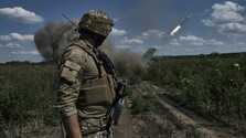 Ukrajinský dronový útok poškodil moskovskú rafinériu, prevádzka závodu je otázna