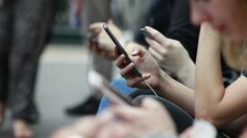 Vek by sa na sociálnych sieťach mohol overovať aj pomocou elektronického občianskeho preukazu