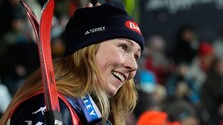VIDEO: Potvrdila, že v slalome aktuálne nemá konkurenciu. Shiffrinová je opäť snežnou princeznou vo Flachau
