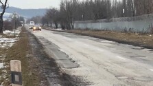 Postrachom pre vodičov je roky: Cesta v dezolátnom stave pri Košiciach by sa mohla dočkať opravy