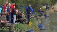 Zaplatiť poplatok alebo zavesiť rybárčenie na klinec: Rybárov rozhnevala mimoriadna členská známka