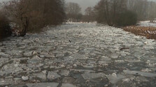 Na Dunaji po rokoch plávali ľadové kryhy. V minulosti spôsobovali ľadové povodne a voda ničila všetko, čo jej stálo v ceste