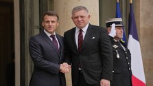 Robert Fico informoval o detailoch rozhovoru s Emmanuelom Macronom. Správy v médiách odmieta