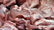 Bravčové mäso zlacnelo, hovädzina naopak zdražuje: Farmári sa nízkym cenám netešia, na chove prerábajú
