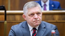 Robert Fico tvrdí, že návrh na stretnutie so Stevom Bannonom nikdy nedostal. Vyhlásil, že nepozná jeho politický program