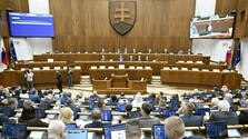 Poslanci odišli na jarné prázdniny. Vyše sto zákonov ostalo neprerokovaných, do parlamentu sa vrátia až v marci