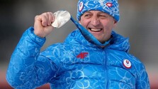 Šestnásťročná sága je na konci: Biatlonista Hurajt už má na krku striebro z Vancouveru 2010