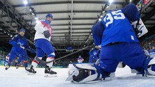 Sledujte NAŽIVO: Slovenskí hokejisti využili presilovku a otvorili skóre stretnutia