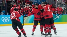 Kanaďania rozhodli 36 sekúnd pred koncom a postúpili do finále. Fíni premrhali dvojgólový náskok a zlato neobhája
