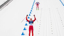 Nórski bežci na lyžiach si podmanili 50-ku: Nezastaviteľný Kläbo získal rekordnú šiestu zlatú medailu na jedných ZOH
