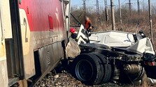 VIDEO: Polícia zverejnila zábery z tragickej nehody vlaku a kamióna pri Nových Zámkoch