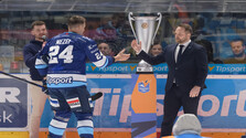 HOKEJ: Nitra prevzala pohár Dušana Pašeka