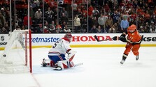 NHL: Slafkovský s dvoma asistenciami, jeho Montreal však podľahol Anaheimu po nájazdoch