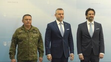 Slovensko potrebuje inštitút stavu ohrozenia, zhodli sa prezident s ministrom obrany. Potrebná je však zmena ústavy