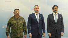 Slovensko potrebuje inštitút stavu ohrozenia, zhodli sa prezident s ministrom obrany. Potrebná je však zmena ústavy