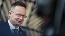 Maďarský minister Szijjártó pravidelne informoval Moskvu o priebehu rokovaní v Bruseli, píše Washington Post