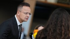 Maďarský minister Szijjártó priznal, že so Sergejom Lavrovom komunikoval o dianí na rokovaniach Európskej únie