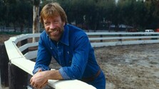 Od šikanovaného chlapca až k akčnej legende: Chuck Norris mal zmysel pre humor, koluje o ňom mnoho vtipov
